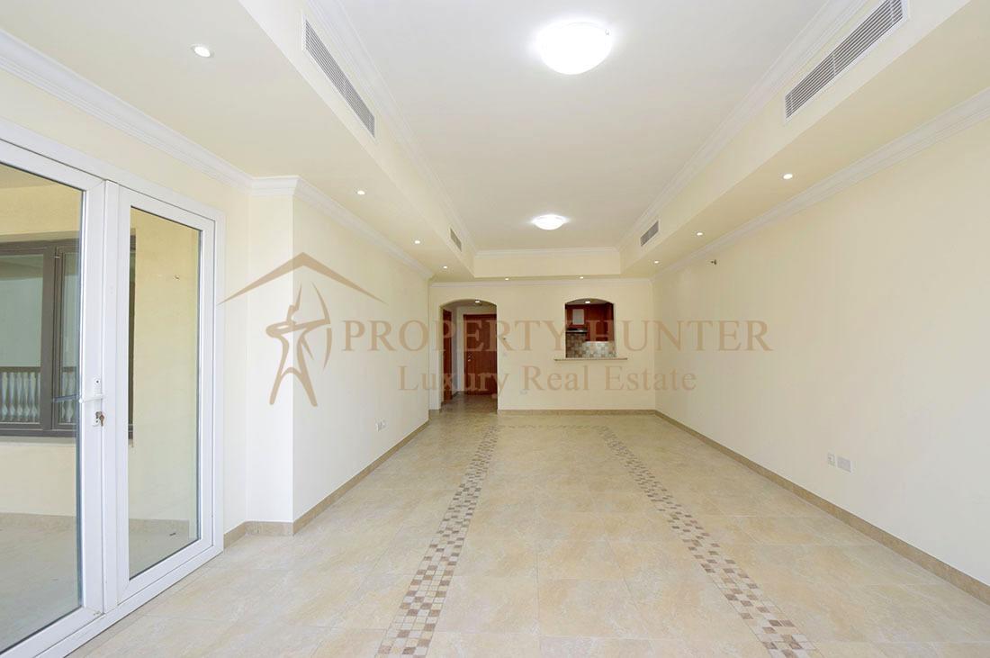 شقة  2 غرف في اللؤلؤة قطر اطلالة المارينا وبركة السباحة 
